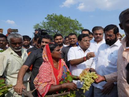 I came directly to the field, not to the dam, to inspect the damage; Chief Minister Eknath Shinde has rejected Uddhav Thackeray | नुकसान पाहणीसाठी बांधावर नव्हे, थेट शेतात आलो; मुख्यमंत्री शिंदे यांचा उध्दव ठाकरेंना टाेला