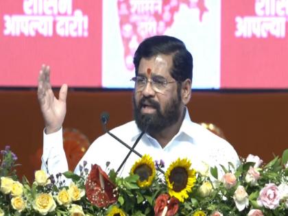 Brought him online, Chief Minister Eknath Shinde's criticism on Uddhav Thackeray | ऑनलाइनवरुन त्यांना लाईनवर आणले, मुख्यमंत्री एकनाथ शिंदेंची उद्धव ठाकरेंवर टीका