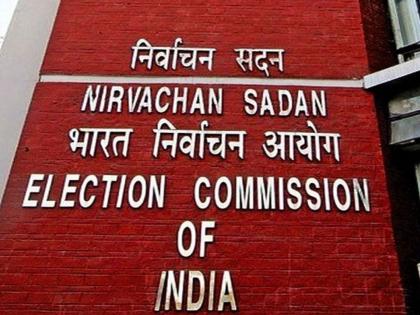 Lok Sabha Elections 2019 - Chowkidars Complained Of Congress-BJP Campaign To EC | चौकीदार भडकले, काँग्रेस-भाजपाविरोधात केली निवडणूक आयोगात तक्रार