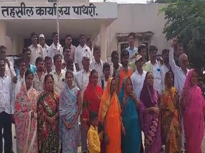 Seat one candidate whole village; Gandhigiri in village panchayat pot election for Maratha reservation | जागा एक, उमेदवारी अख्ख्या गावाची; मराठा आरक्षणासाठी ग्रामपंचायत निवडणुकीत गांधीगिरी