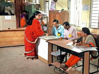 Voters of Solapur will now go to door to door to verify and appoint 3290 officers | सोलापूरातील मतदारांची आता घरोघरी जाऊन पडताळणी होणार, ३२९० अधिकाºयांची नियुक्ती 