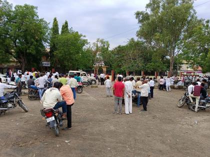 Washim: Bazar Samiti Election: Crowded at Washim Polling Station, Result of 11 out of 18 Seats Announced | Washim: बाजार समिती निवडणूक: वाशिम मतमाेजणी केंद्रावर गर्दी, १८ पैकी ११ जागांचा निकाल जाहीर