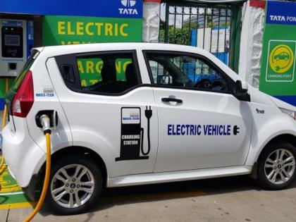 Buying electric cars and bikes will be easy The government is bringing new rules india | इलेक्ट्रीक कार आणि बाईक खरेदी करणं होणार सोपं; सरकार आणतंय नवा नियम