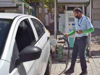 ईव्ही घेताना जास्त पैसे वाचणार? केंद्र सरकार म्हणते, ‘जरा थांबा, सध्या तसा कोणताही प्रस्ताव नाही!