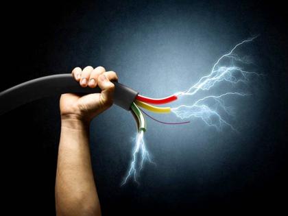 6 people injured due to wire starting on electric current | विद्युत प्रवाह सुरु असलेली वायर पडल्याने 6 जण जखमी