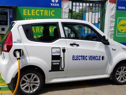 electric vehicles will run faster in mumbai the graph of increasing pollution will decrease | इलेक्ट्रिक गाड्या मुंबईत सुसाट धावणार; वाढत्या प्रदूषणाचा आलेख कमी होणार 