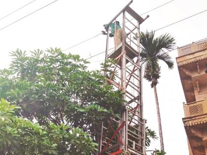 The 'lights' of 26 sub-centres in the city went down due to stormy winds | छत्रपती संभाजीनगरात ताशी ५१ किमी वेगाने वादळी वारा; २६ उपकेंद्रांची ‘बत्ती’ गूल