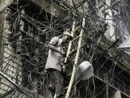 मुख्यमंत्र्यांच्या आदेशानंतरही २० हजार कंत्राटी कामगारांची पिळवणूक