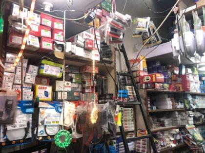 Shops for electronic goods, mobile phones and devices should be started | इलेक्ट्रॉनिक वस्तू, मोबाईल फोन व उपकरणांची दुकाने सुरू करावीत