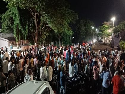 Citizens gathered on the streets at night to protest against the removal of elephants from the Jain monastery in Nandani Kolhapur | Kolhapur: 'महादेवी'साठी नांदणीकर रस्त्यावर; कोणत्याही परिस्थितीत हत्ती नेऊ देणार नाही : आज मूक मोर्चा
