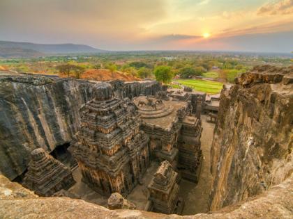 Ghrishneshwar Temple, Ellora Caves will be pollution free; Approval of Verul bypass of 28 crores | वेरूळला २८ काेटींच्या बायपासला मान्यता; घृष्णेश्वर मंदिर, लेणी परिसर होणार प्रदूषणमुक्त