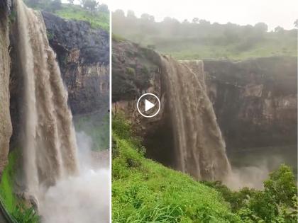 Tourists are in joy, the Ellora waterfall started flowing with heavy rain | पर्यटकांना पर्वणी, धुवांधार पावसाने वेरूळचा धबधबा धो-धो वाहू लागला