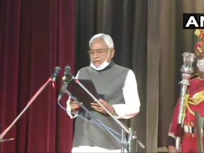 Nitish Kumar takes oath as the Chief Minister of Bihar for the seventh time | Nitish Kumar: “सातवी बार, फिर नितीश कुमार”; बिहारचे मुख्यमंत्री म्हणून सातव्यांदा घेतली शपथ