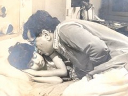 dr shreeram lagoo dies ameya wagh urmila matondkar and other actors share memories | Dr. Shreeram Lagoo : तुम्ही होता म्हणून ...! कलाकारांनी शेअर केले डॉ. श्रीराम लागूंसोबतचे ‘खास क्षण’