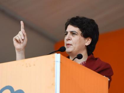 Why does PM Modi challenge Congress to silence women rape? - Priyanka Gandhi | काँग्रेसला आव्हान देणारे पंतप्रधान मोदी महिला अत्याचारावर गप्प का? -  प्रियंका गांधी 