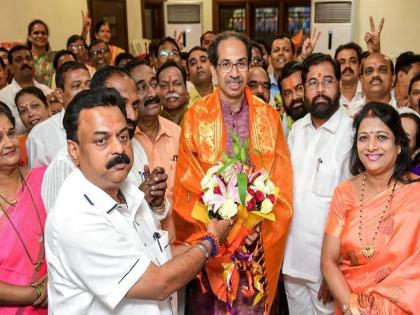 Shiv Sena MLAs and MPs have received Rs. 1900 crore from the budget. | शिवसेना आमदारांना ‘बजेट’ पावले; बहिष्काराच्या भाषेनंतर १९०० कोटींचा निधी