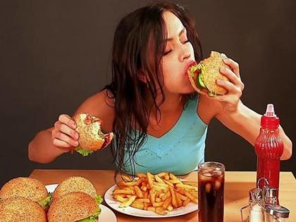 Emotional eating can cause obesity, Tips to stop it | तुम्ही इमोशनल इटिंगचे शिकार तर नाहीत ना? जाणून घ्या काय आहे इमोशनल इटिंग!