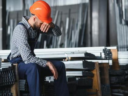 The physical and mental health of workers will deteriorate Bharatiya Mazdoor Sangh strongly opposes 12-hour work | कामगारांचे शारीरिक व मानसिक आरोग्य बिघडेल; १२ तास कामाला भारतीय मजदूर संघाचा तीव्र विरोध