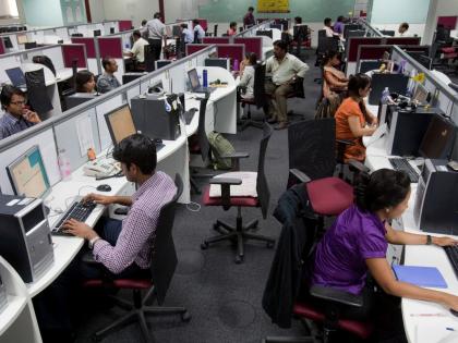 Working hours can be increased only by paying overtime Centre tells parliamentary panel | मोदी सरकार कर्मचाऱ्यांच्या कामाचे तास ८ वरून १२ करणार?; जाणून घ्या 'त्या' बैठकीत काय घडलं