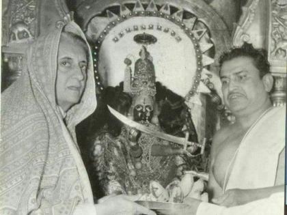 तुळजाभवानीचं दर्शन घेतल्यानंतर इंदिरा गांधींनी 'त्या' अधिकाऱ्याला जाब विचारला