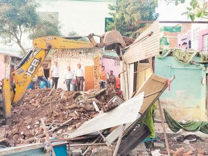 Encroachments on Makai Gate Road razed, action taken against seven properties during the day | मकाई गेट रोडवरील अतिक्रमणे जमीनदोस्त, दिवसभरात सात मालमत्तांवर कारवाई