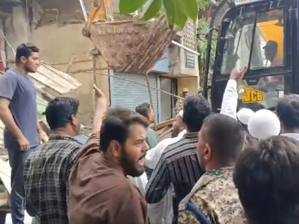 Cases have been registered against 19 people who obstructed the encroachment removal drive in the Delhi Gate area of Chhatrapati Sambhaji Nagar. | दिल्ली गेट परिसरातील अतिक्रमण हटाव मोहिमेत अडथळा निर्माण करणाऱ्या १९ जणांवर गुन्हे Cases have been registered against 19 people who obstructed the encroachment removal drive in the Delhi Gate area of Chhatrapati Sambhaji Nagar. | दिल्ली गेट परिसरातील अतिक्रमण हटाव मोहिमेत अडथळा निर्माण करणाऱ्या १९ जणांवर गुन्हे