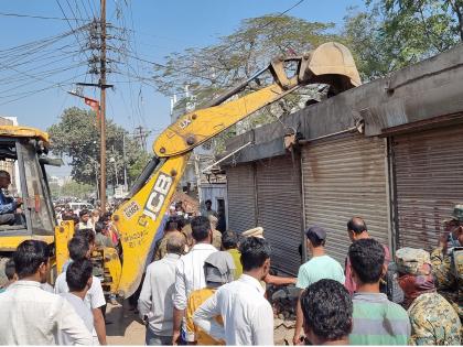 Breathe freely! Political party offices, hotels on Champa Chowk to Jinsi Road were attacked | मोकळा श्वास! चंपा चौक ते जिन्सी रोडवरील राजकीय पक्षांची कार्यालये, हॉटेल्सवर हाताेडा