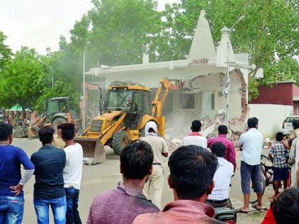 In Nagpur, unauthorized construction of 18 religious places was destroyed | नागपुरात १८ धार्मिक स्थळांचे अनधिकृत बांधकाम हटविले