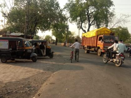 There were such encroachments in the Akola Naka area | अकोला नाका परिसरातील अतिक्रमण जैसे थे!