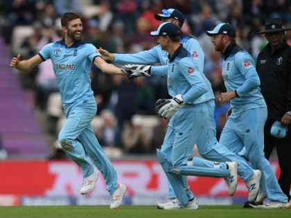 ICC World Cup 2019: West Indies given 213 runs target to England | ICC World Cup 2019 : वेस्ट इंडिजचा डाव गडगडला, इंग्लंडपुढे २१३ धावांचे आव्हान