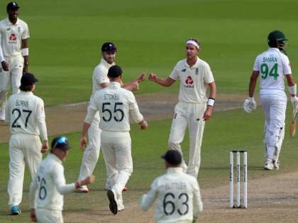 England vs Pakistan 1st Test: Jofra Archer takes the final wicket to bowl Pakistan out for 169. England are to chase 277 | England vs Pakistan 1st Test: पाकिस्तानचा खेळ खल्लास; इंग्लंडसमोर तगडं आव्हान उभारण्यास अपयश