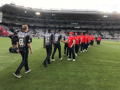 NZ VS ENG 5th T20I: Reminiscence of World Cup final as New Zealand, England decide T20I series in Super Over | इंग्लंड-न्यूझीलंड यांच्यात पुन्हा रंगला 'सुपर ओव्हर'चा थरार; पाहा कोणी केला विजयी प्रहार