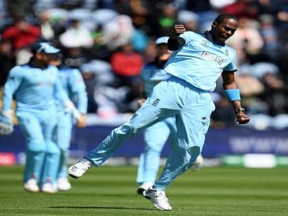 ICC World Cup 2019 : Incredible dismissal, Ball flies for 'six' off the top of the bails, A wicket for Archer! | ICC World Cup 2019 : बाबो... एकाच चेंडूवर बेल्सही उडाल्या अन् षटकारही गेला, पाहा कसा तो?