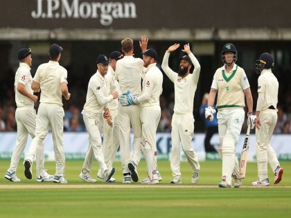 England win their one-off Test match against Ireland by 143 runs | इंग्लंडच्या भेदक माऱ्यासमोर आयर्लंडचे फलंदाज गार; 38 धावांत गुंडाळला संघ
