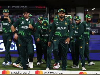 Pakistan's faltering ICC Men's Cricket World Cup campaign has received a further blow, sanctioned sanctioned for a slow over rate against South Africa | पाकिस्तानी खेळाडूंना ५ महिने पगार नाही, वर्ल्ड कपमधील आव्हान सपलं, आता ICCची कारवाई  