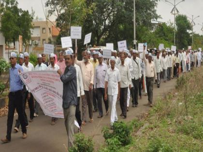 Nandurbar EPS pensioner's front for pending demands | प्रलंबित मागण्यांसाठी नंदुरबारातील ईपीएस पेन्शनरांचा मोर्चा