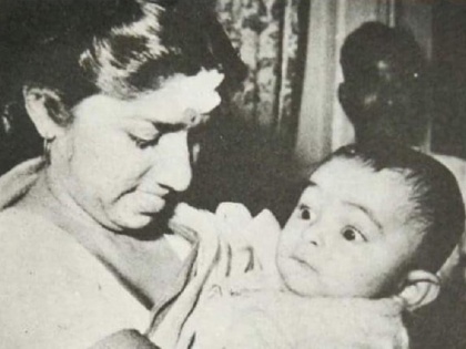 rishi kapoor shared his throwback photo with lata mangeshkar | कोण आहे लता दीदींच्या हातातलं बाळ? उत्तर वाचून पडाल चाट