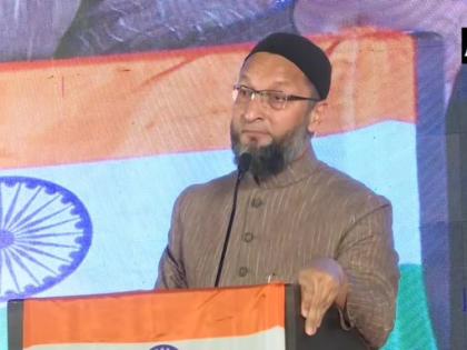 MIM Chief Asaduddin Owaisi Challenges Anurag Thakur To Shoot Him | जिथं सांगाल, तिथं येईन, मला गोळी मारा; औवेसीनं दिलं अनुराग ठाकूर यांना खुलं चॅलेंज