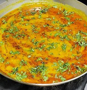 हॉटेलसारखा खमंग-चमचमीत डाळ तडका घरीच करा; ८ टिप्स,रोजच्या वरणाला येईल भन्नाट चव