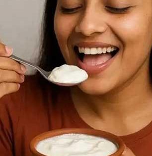 दही खाण्याची योग्य वेळ कोणती? पाहा आयुर्वेदानुसार दही खाण्याची योग्य वेळ आणि पद्धत