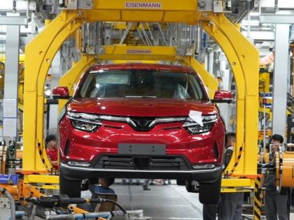 This vietnamese company's car plant will start from 31 July 1 lakh 50 thausands electric cars will be produced every year! | 31 जुलैपासून सुरू होणार 'या' कंपनीचा कार प्लांट, दर वर्षी बाहेर पडणार 1.50 लाख इलेक्ट्रिक कार! This vietnamese company's car plant will start from 31 July 1 lakh 50 thausands electric cars will be produced every year! | 31 जुलैपासून सुरू होणार 'या' कंपनीचा कार प्लांट, दर वर्षी बाहेर पडणार 1.50 लाख इलेक्ट्रिक कार!