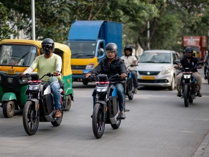 Ev 2 wheeler Sale in July 2025: Ola's blushes are starting to fade! Even if you bring an electric motorcycle, you won't find buyers, if you look at the July sales... | ओलाची लाली उतरू लागली! ईलेक्ट्रीक मोटरसायकल आणली तरी खरेदीदार मिळेनात, जुलैची विक्री पहाल तर... Ev 2 wheeler Sale in July 2025: Ola's blushes are starting to fade! Even if you bring an electric motorcycle, you won't find buyers, if you look at the July sales... | ओलाची लाली उतरू लागली! ईलेक्ट्रीक मोटरसायकल आणली तरी खरेदीदार मिळेनात, जुलैची विक्री पहाल तर...