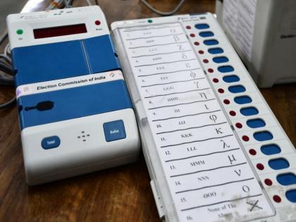 Poor management of the administration! 39 EVMs were stopped in Pune, 18 in Shirur and 12 in Maval | प्रशासनाचा भोंगळ कारभार! पुण्यात ३९, शिरूरमध्ये १८ व मावळात १२ ईव्हीएम पडले बंद