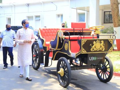 CM uddhav thackeray unveils 'Victoria Buggy' in mumbai | मुख्यमंत्र्यांकडून 'व्हिक्टोरिया बग्गी'चं अनावरण, जाणून घ्या खासीयत 