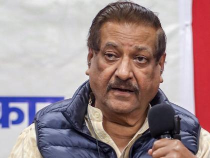 ‘माझा मुलगा वर्षावर मला भेटायला टॅक्सीने यायचा’; पृथ्वीराज चव्हाण यांनी मुख्यमंत्रीपदाच्या काळातील किस्सा सांगितला - Marathi News | 'My son used to come by taxi to meet me every year'; Prithviraj Chavan recounts an anecdote from his time as Chief Minister | Latest maharashtra News at Lokmat.com