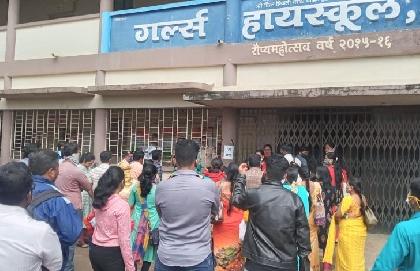 TET exam Confusion at many centers in Kolhapur | टीईटी परीक्षा : कोल्हापुरात अनेक केंद्रावर गोंधळ