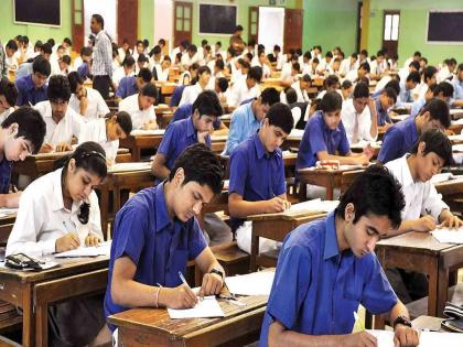 Leaving the exam room Rambharose, the supervisor is busy on mobile! Reality in Yashwant High School, Hamdapur | परीक्षा खोली रामभरोसे सोडून पर्यवेक्षक मोबाईलवर व्यस्त!