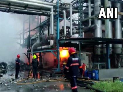 Four injured in a fire that broke out due to an explosion at Jakharia Fabric Ltd in Boisar, Maharashtra | बोईसरमध्ये जखारिया कंपनीत स्फोट; एका कामगारांचा मृत्यू, एक बेपत्ता तर सहा जण गंभीर जखमी