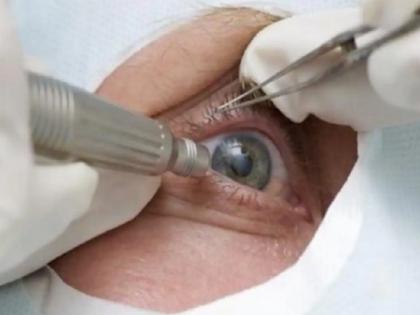 want to see our grandson, give us at least one eye...! Patients with cataracts in both eyes increased due to Corona | नातवाला बघायचं, एक डोळा तरी द्या...! कोरोनामुळे वाढले दोन्ही डोळ्यांना मोतीबिंदू झालेले रुग्ण want to see our grandson, give us at least one eye...! Patients with cataracts in both eyes increased due to Corona | नातवाला बघायचं, एक डोळा तरी द्या...! कोरोनामुळे वाढले दोन्ही डोळ्यांना मोतीबिंदू झालेले रुग्ण