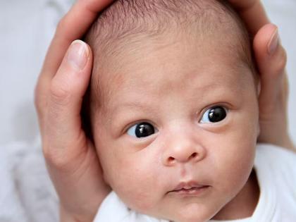 Have the baby's eyes been checked at three weeks after birth? | जन्मानंतर तीन आठवड्यात बाळाच्या डोळ्यांची तपासणी केली का?